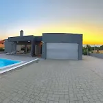 House Primorac فيلة فير